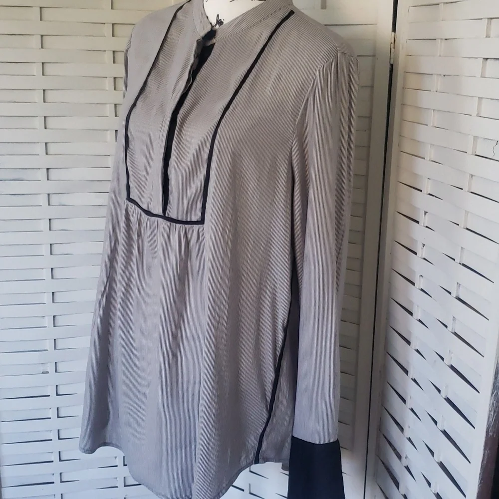 Free People gray and black tiny stripes long cuff sleeves press buttons shirt L